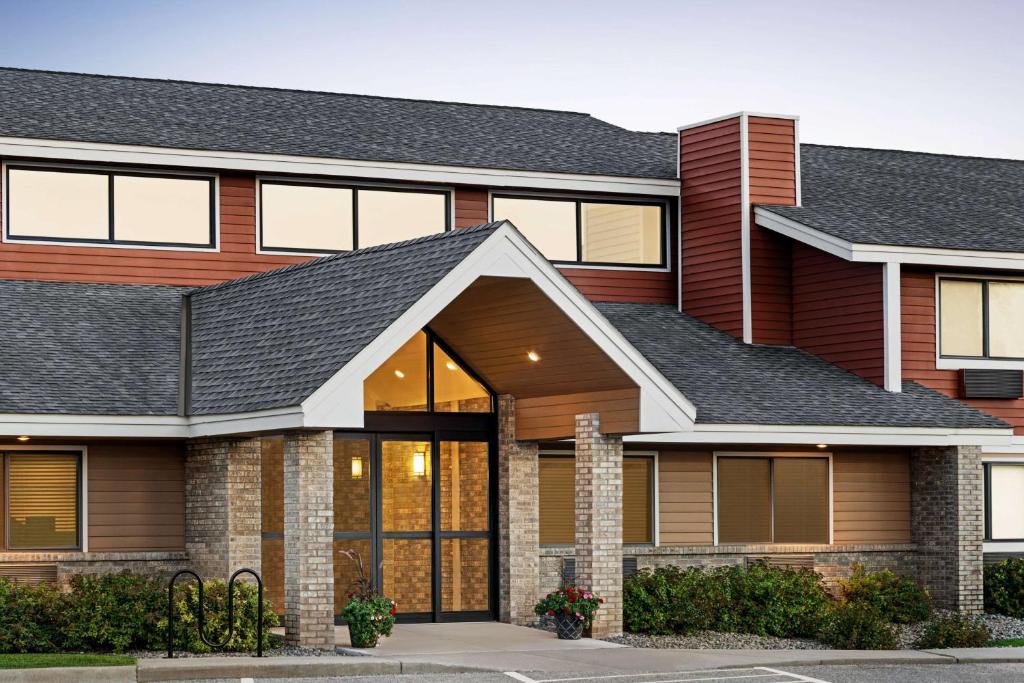 AmericInn by Wyndham Sauk Centre - Image 8