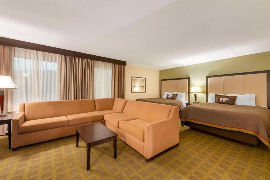 Best Western Plus White Bear Country Inn - Image 8