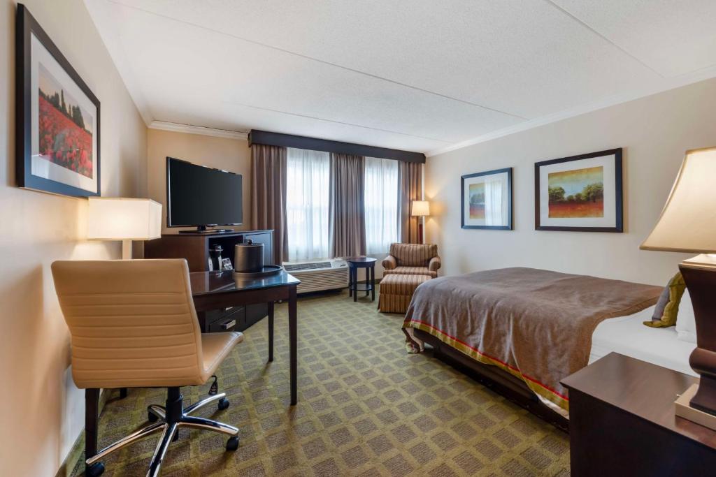 Best Western Plus White Bear Country Inn - Image 4