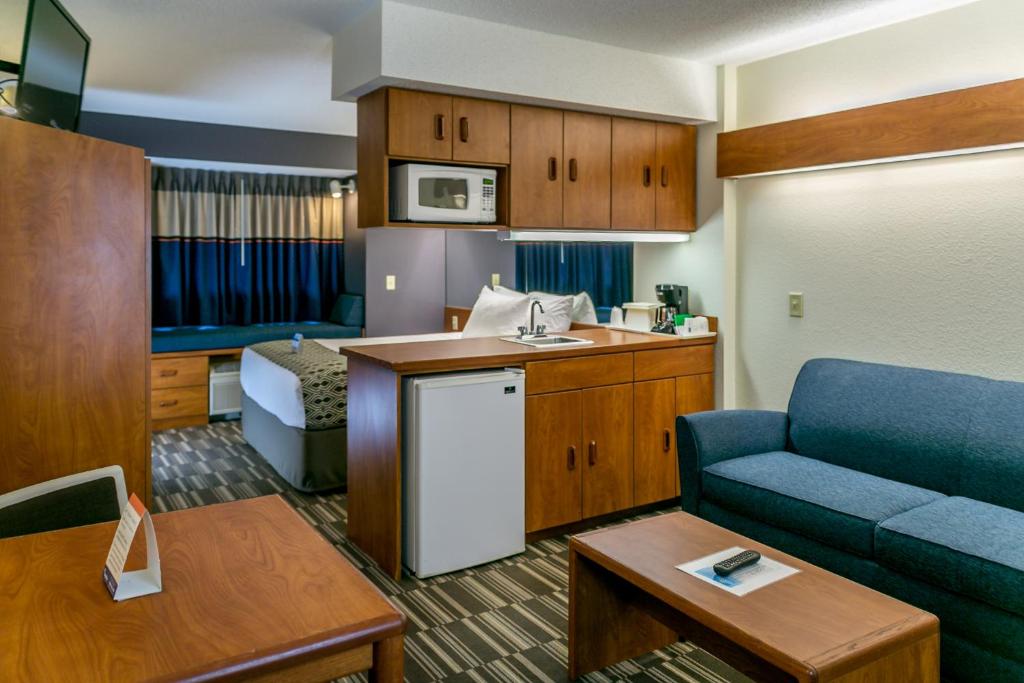Microtel Inn and Suites - Inver Grove Heights - Image 4
