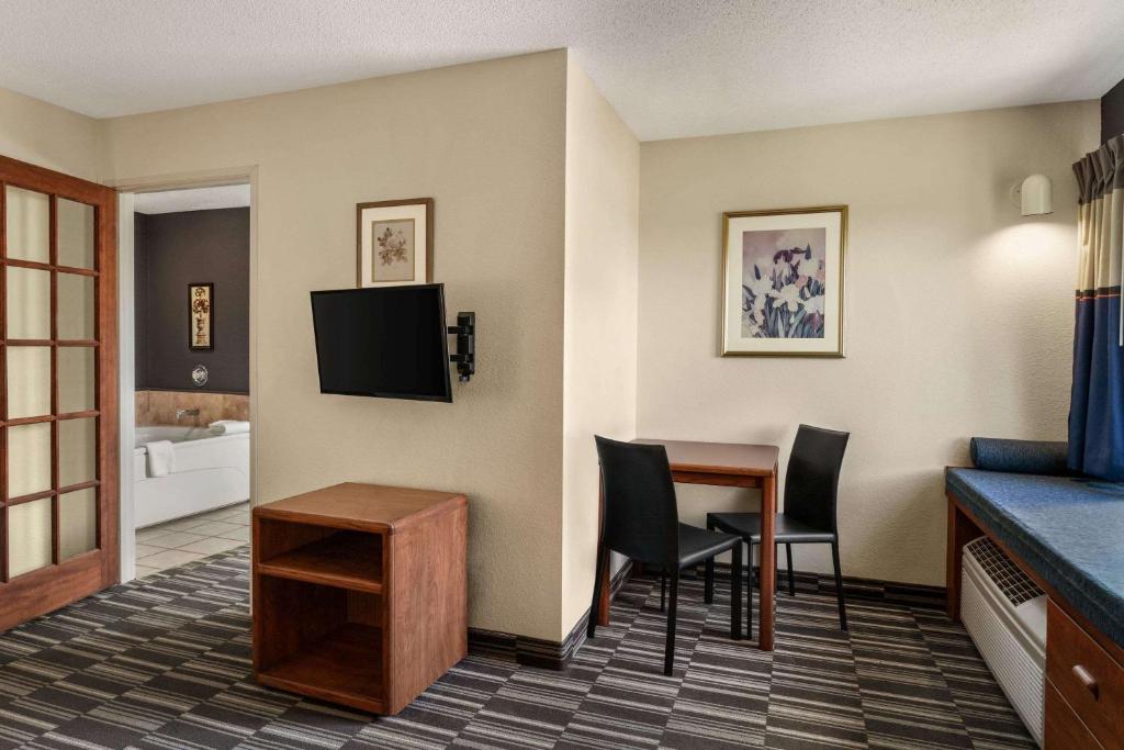 Microtel Inn and Suites - Inver Grove Heights