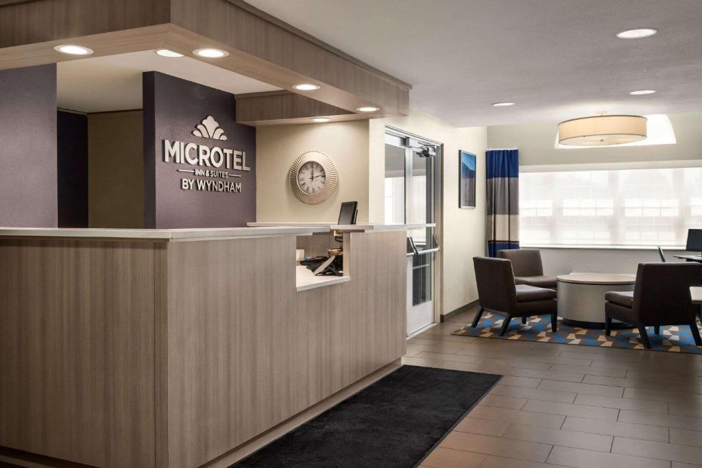 Microtel Inn and Suites - Inver Grove Heights - Image 7