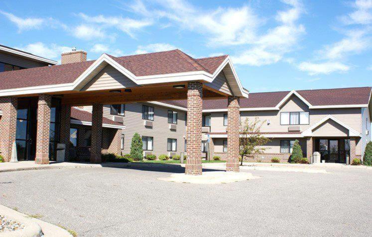 Madelia Hotel & Suites - Image 5