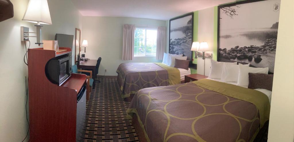 Super 8 by Wyndham Chisago City - Image 5