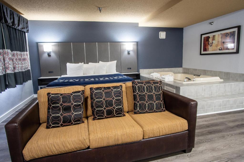 Hot Tub (Jacuzzi) - Photo 11