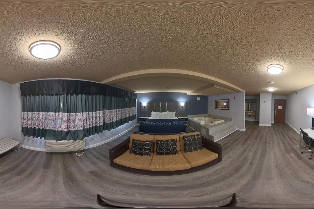 Hot Tub (Jacuzzi) - Photo 2