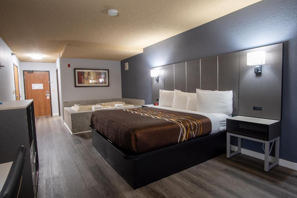 Hot Tub (Jacuzzi) - Photo 8