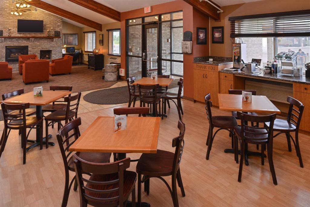 AmericInn by Wyndham St Cloud MN I-94 - Image 5