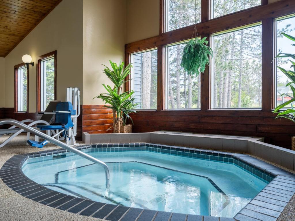 Hot Tub (Jacuzzi) - Photo 2