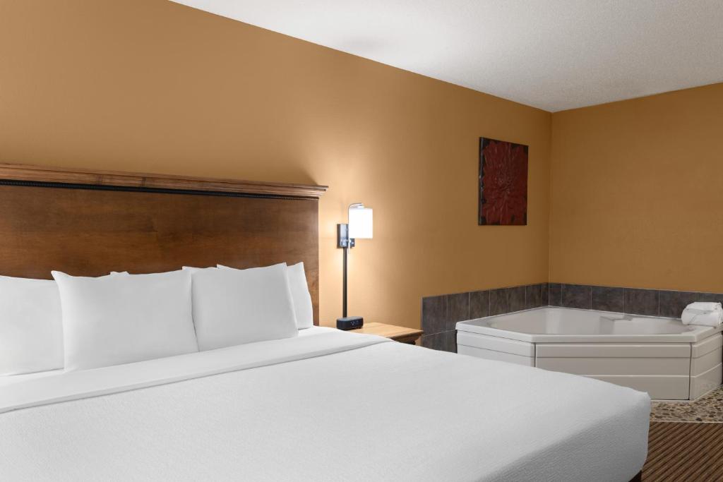 Hot Tub (Jacuzzi) - Photo 3