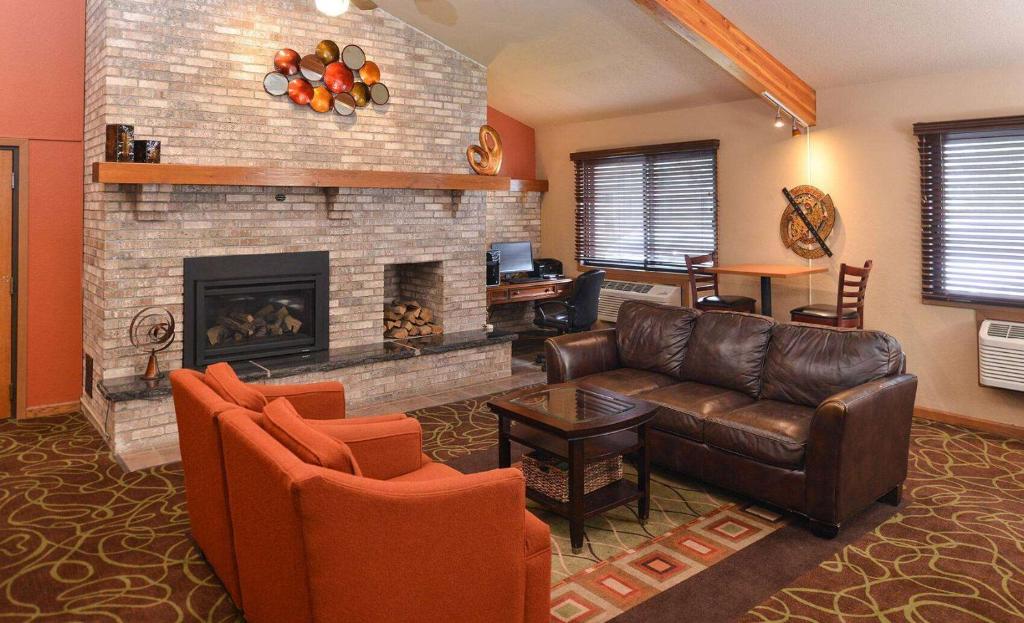 AmericInn by Wyndham Fergus Falls Conference Center - Image 5