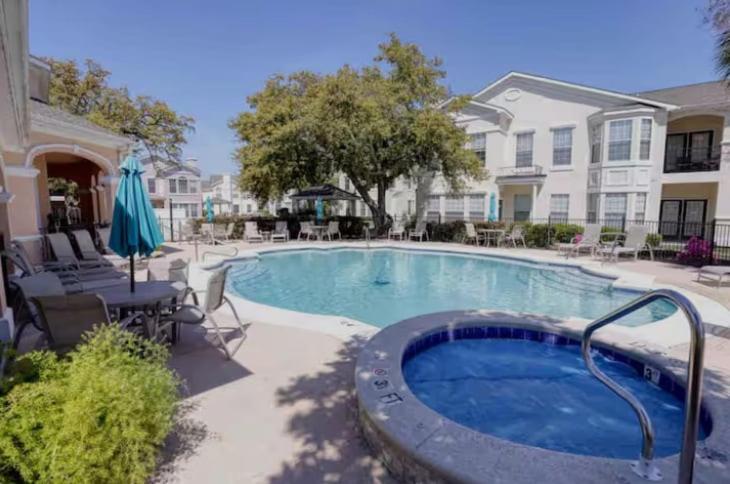 Hot Tub (Jacuzzi) - Photo 3