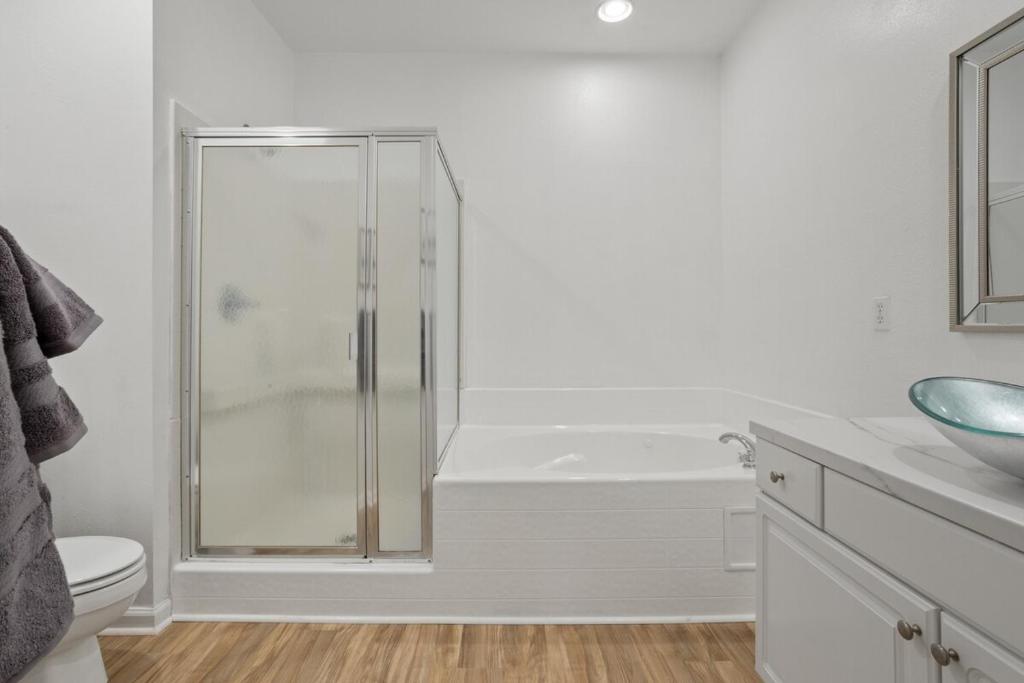 Hot Tub (Jacuzzi) - Photo 5