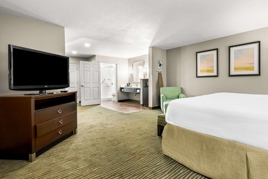 Best Western Executive Suites - Image 6