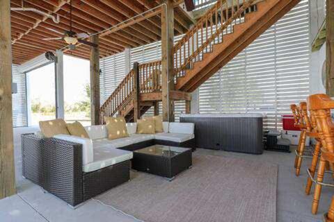 Hot Tub (Jacuzzi) - Photo 3