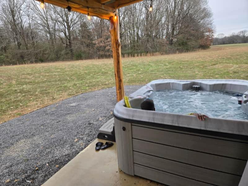 Hot Tub (Jacuzzi) - Photo 3