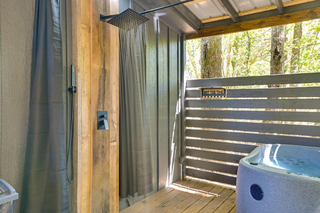 Hot Tub (Jacuzzi) - Photo 4