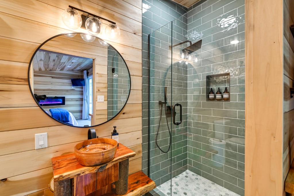 Private Hot Tub, Fire Pit! Pickwick Lake Escape - Image 8