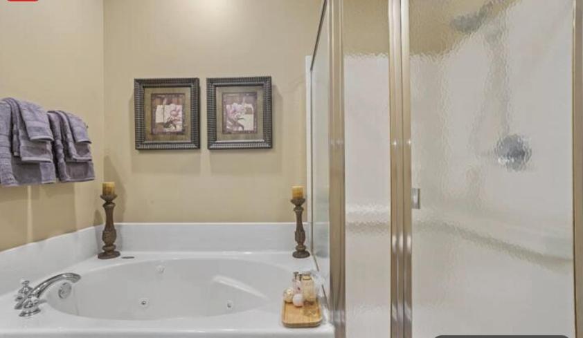 Hot Tub (Jacuzzi) - Photo 3