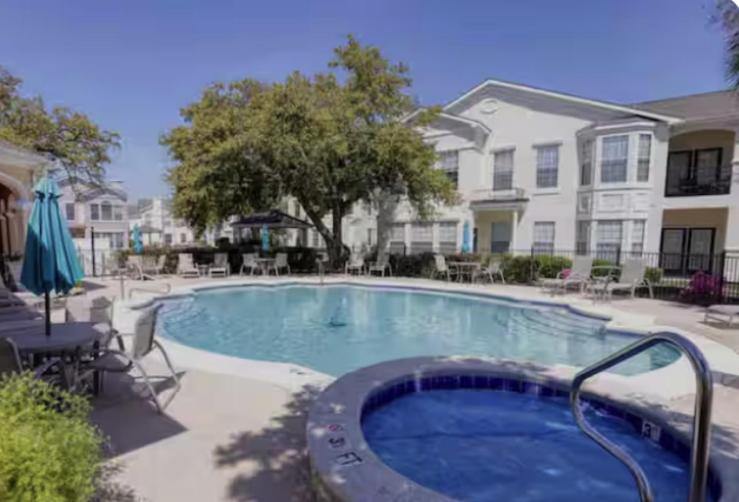 Hot Tub (Jacuzzi) - Photo 4