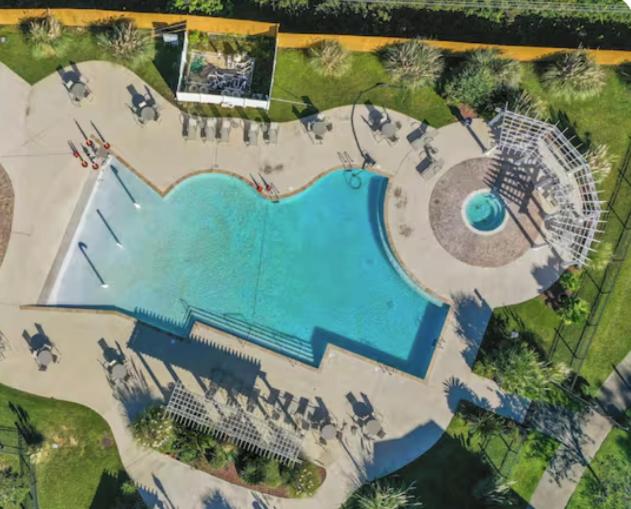 Hot Tub (Jacuzzi) - Photo 2