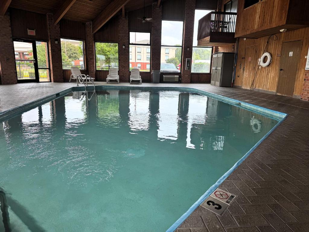 Baymont by Wyndham Tupelo - Image 4