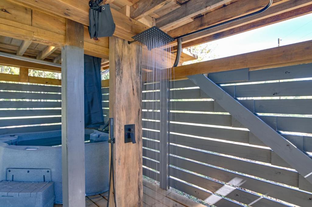 Hot Tub (Jacuzzi) - Photo 3