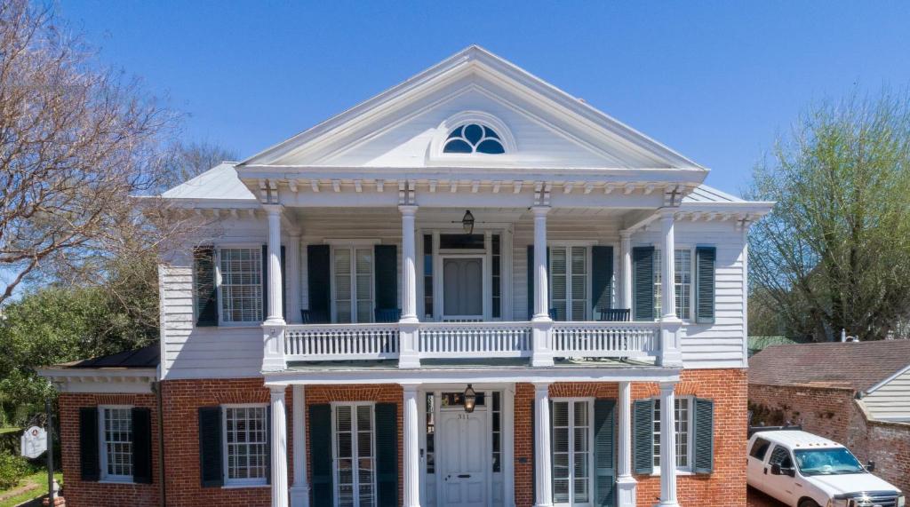 Downtown Natchez Elegant 1835 Antebellum House - Image 8