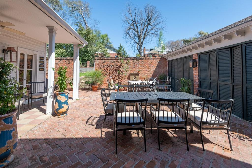 Downtown Natchez Elegant 1835 Antebellum House - Image 7