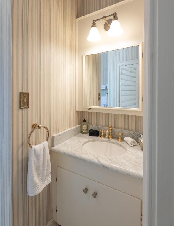 Downtown Natchez Elegant 1835 Antebellum House - Image 5