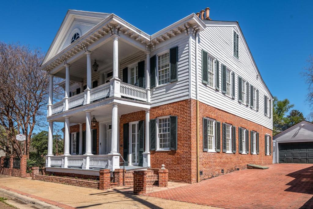 Downtown Natchez Elegant 1835 Antebellum House - Image 4
