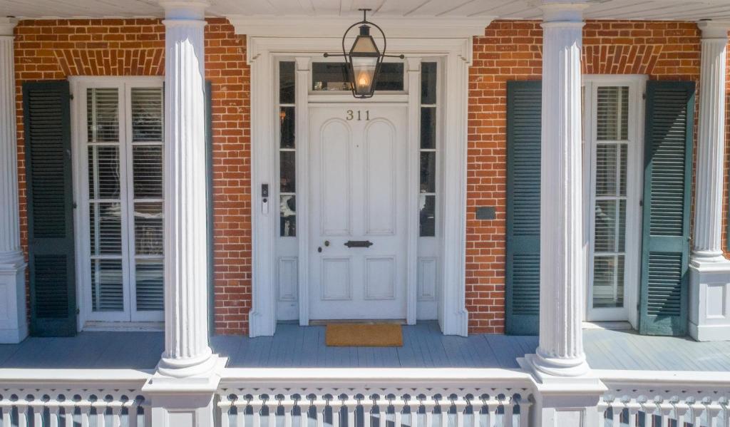 Downtown Natchez Elegant 1835 Antebellum House - Image 6