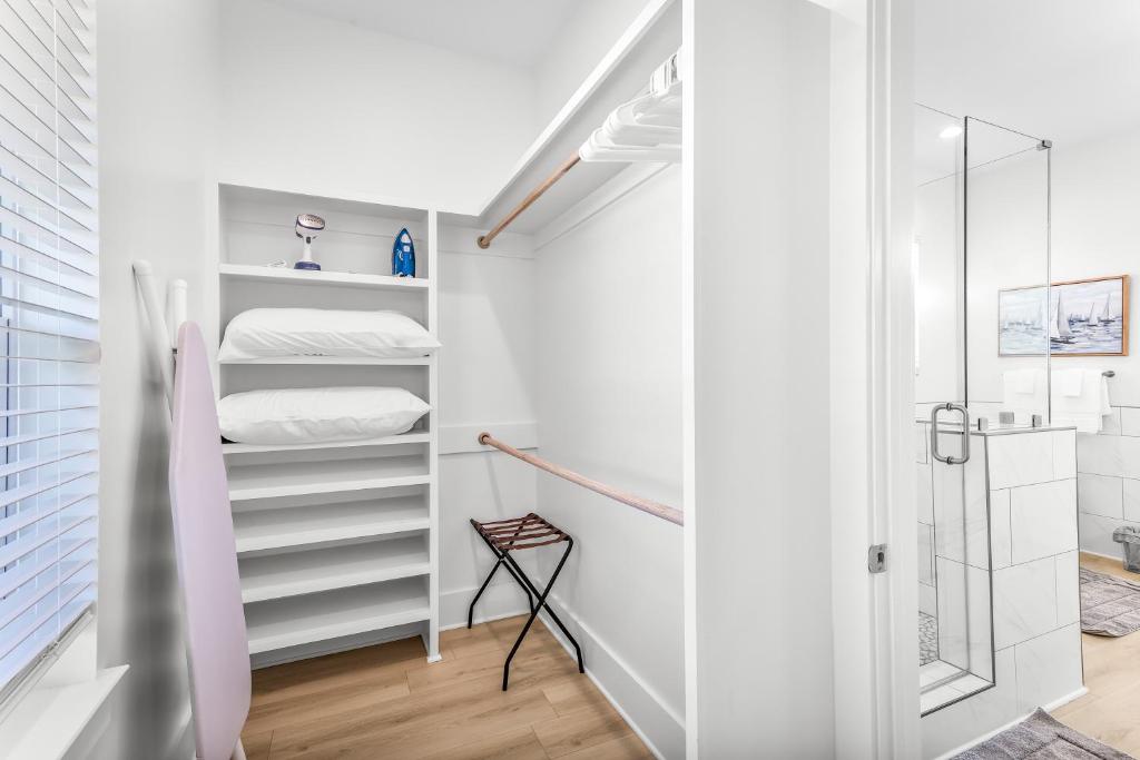 Luxury Views, Heated Pool, Spa, and Golf Green - Image 5