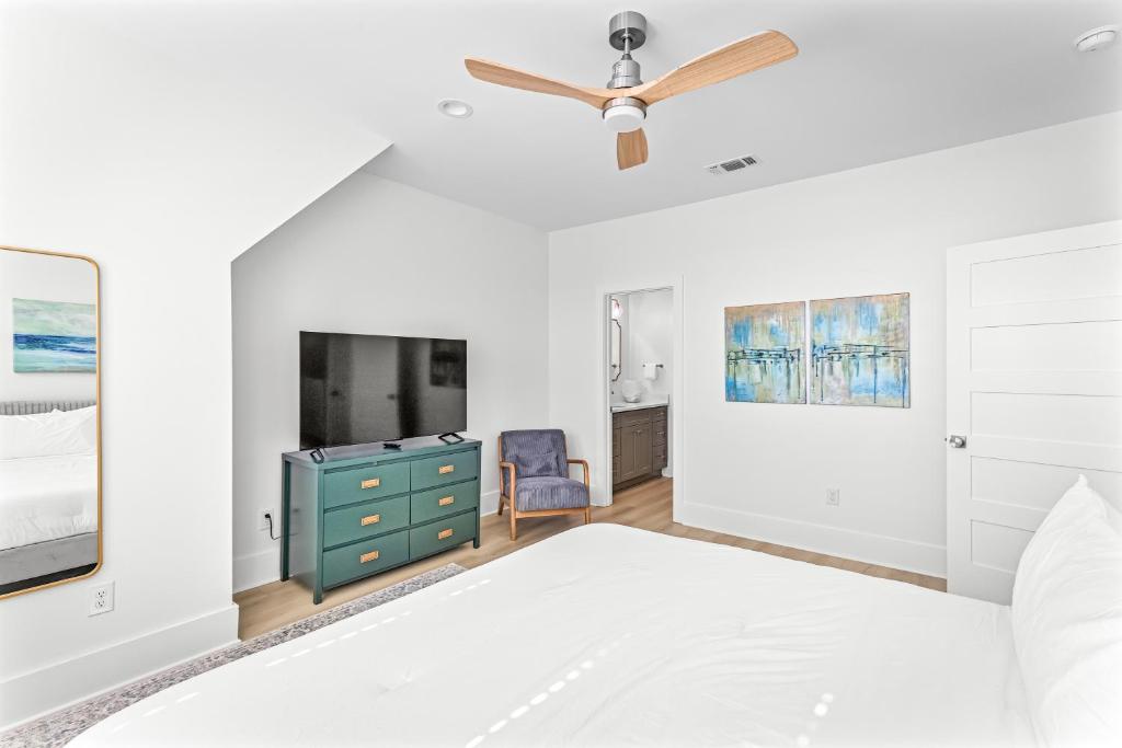 Luxury Views, Heated Pool, Spa, and Golf Green - Image 8