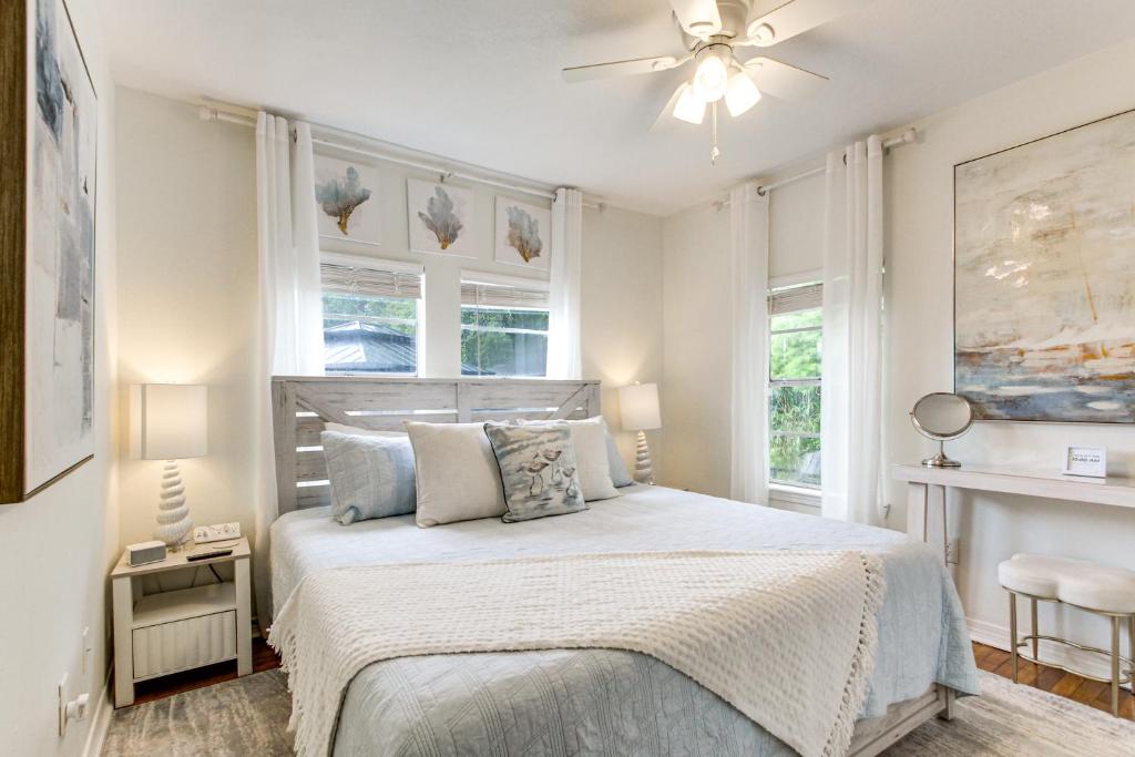 Walk to Beach, Gazebo with Hot Tub Gulfport Gem! - Image 7