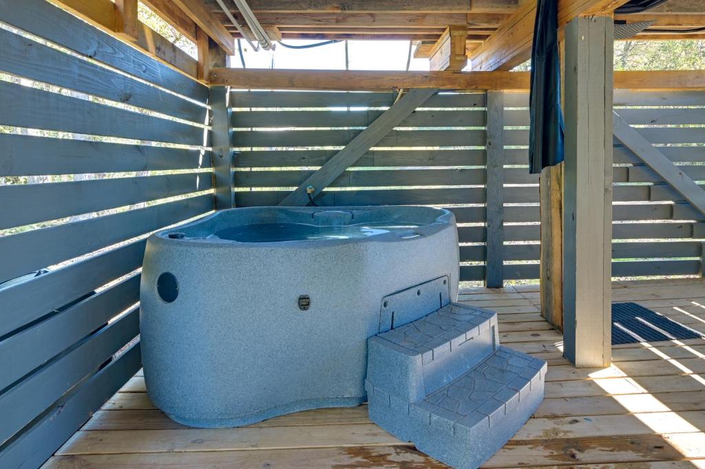 Hot Tub (Jacuzzi) - Photo 3