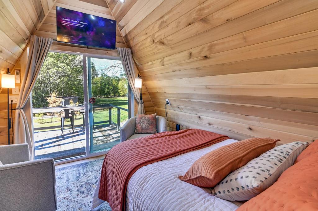 Pickwick Lake Cabin Private Hot Tub, Shared Perks - Image 7