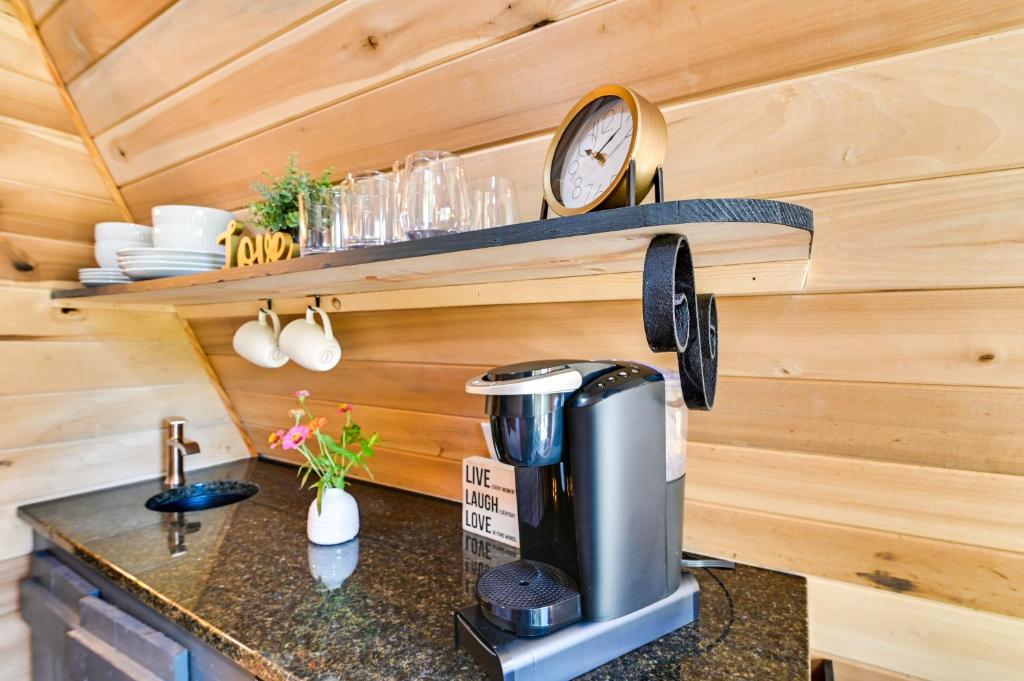 Pickwick Lake Cabin Private Hot Tub, Shared Perks - Image 4