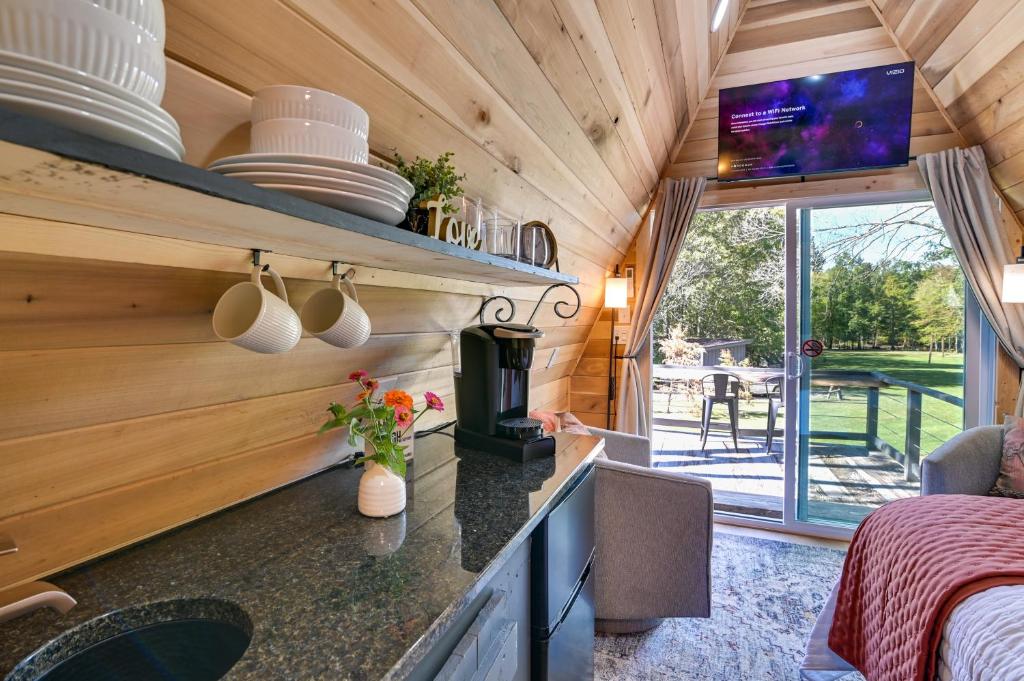 Pickwick Lake Cabin Private Hot Tub, Shared Perks - Image 5