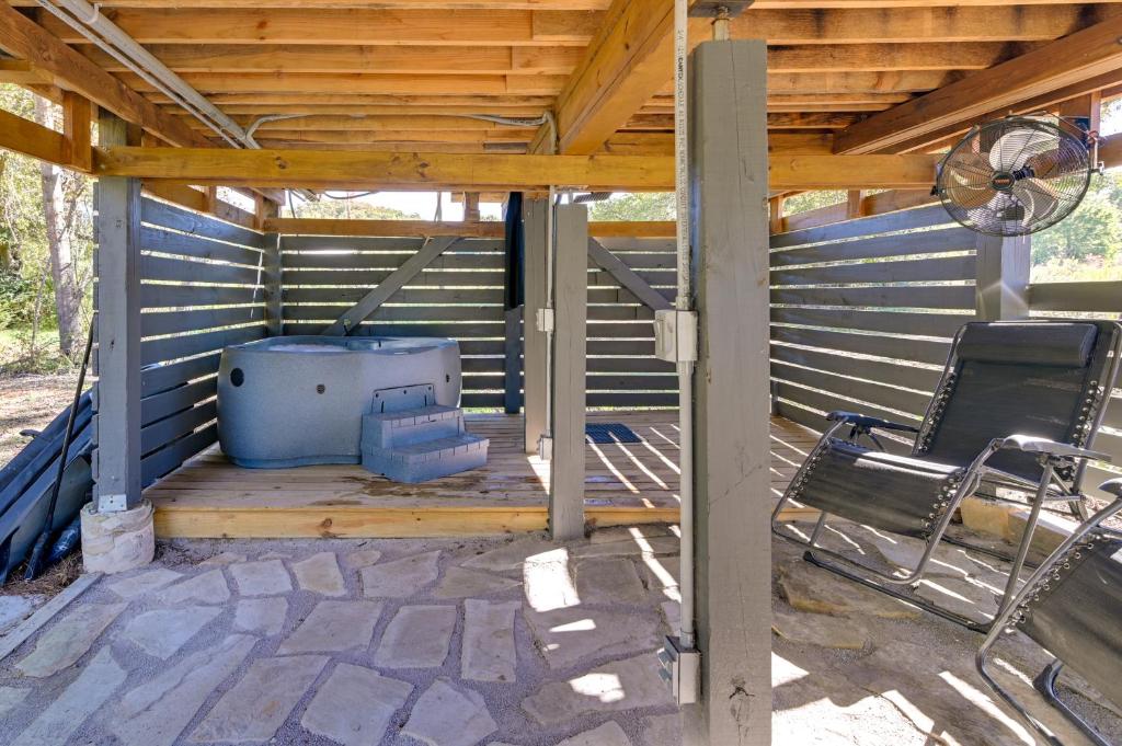 Hot Tub (Jacuzzi) - Photo 4