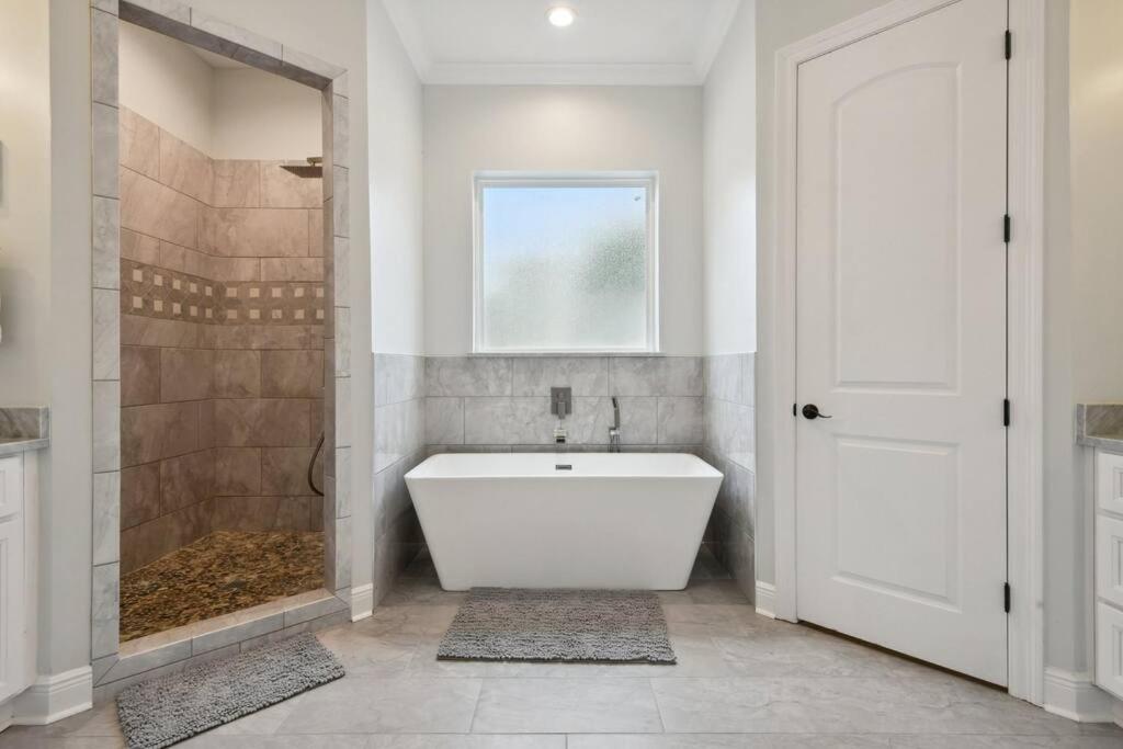 Hot Tub (Jacuzzi) - Photo 5