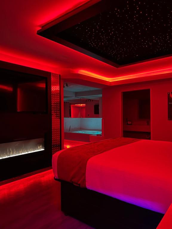 Hot Tub (Jacuzzi) - Photo 2