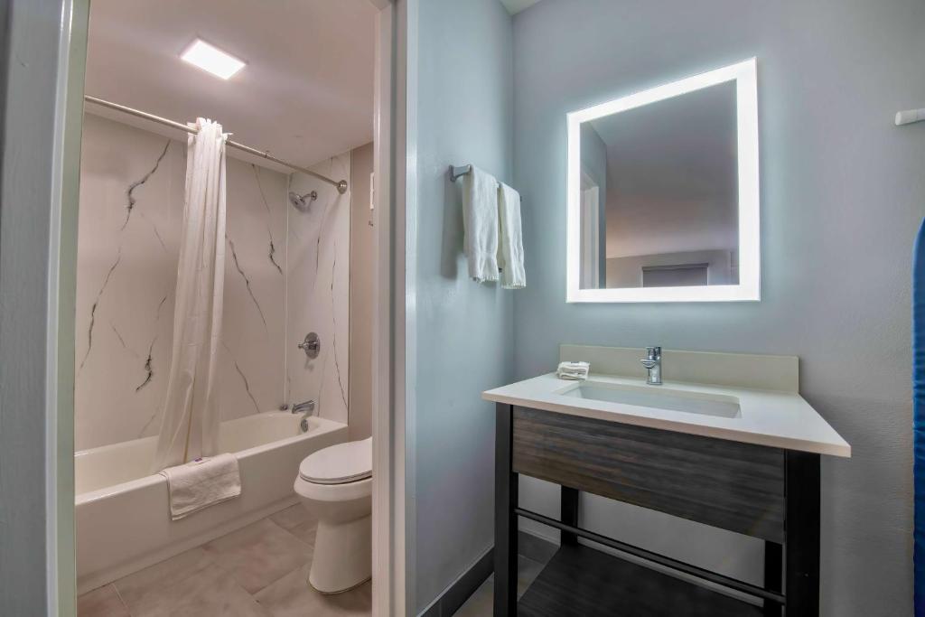 Hot Tub (Jacuzzi) - Photo 2