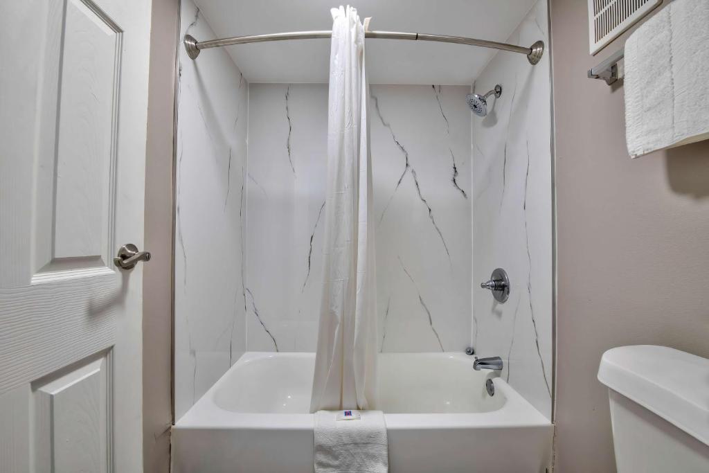 Hot Tub (Jacuzzi) - Photo 4