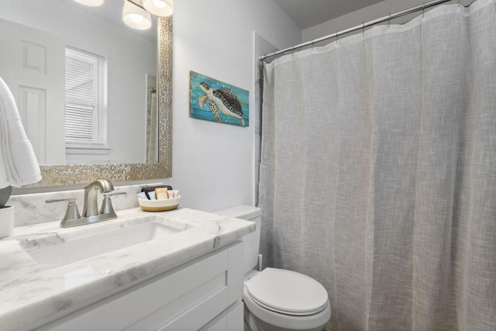 Coastal Retreat by the Beach - Image 8