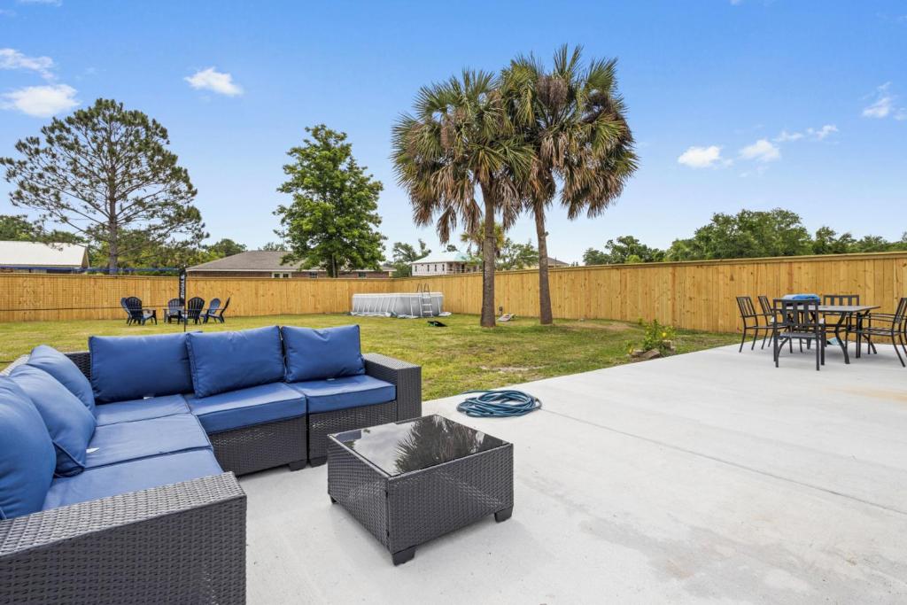 Coastal Retreat by the Beach - Image 6