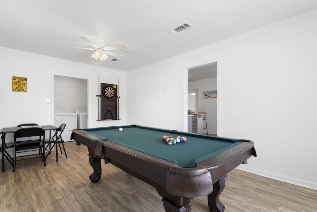 Coastal Retreat by the Beach - Image 5