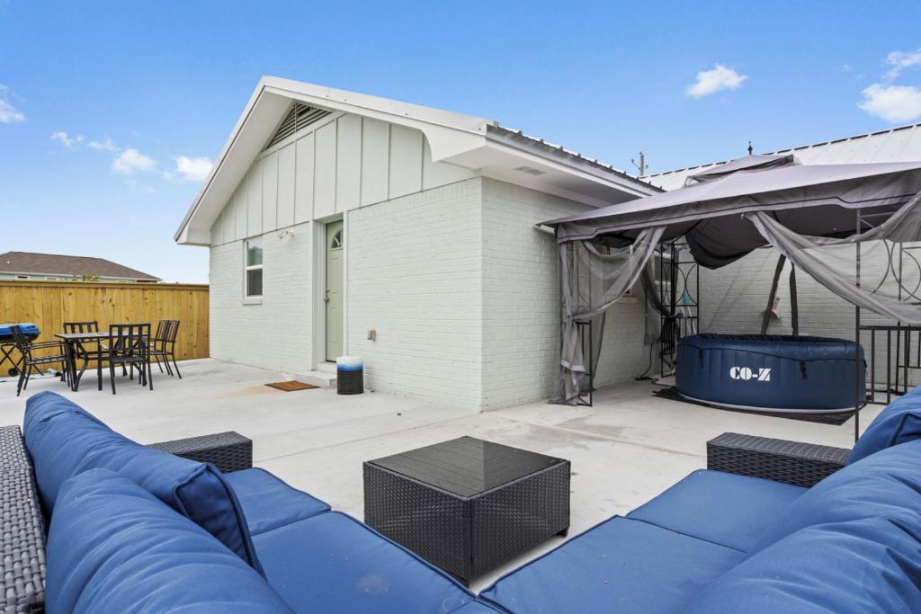 Hot Tub (Jacuzzi) - Photo 2