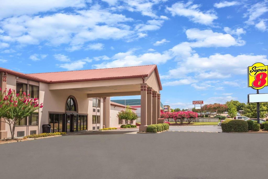 Super 8 by Wyndham Oxford - Image 7