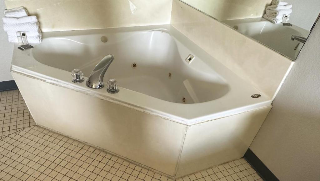Bathtub - Photo 3